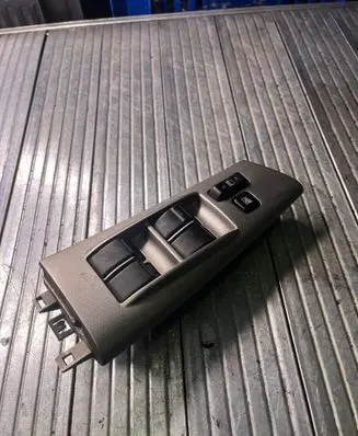 Toyota Corolla E120 E130 Electric window control switch 848200F030