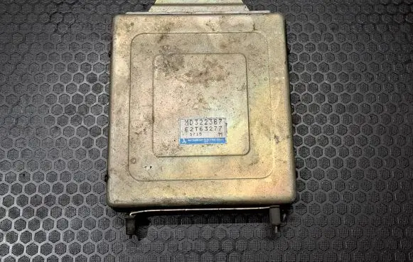 Mitsubishi Galant Engine control unit/module MD322387 E2T63277