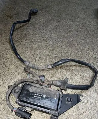 BMW 5 E39 Fan control module 6921354