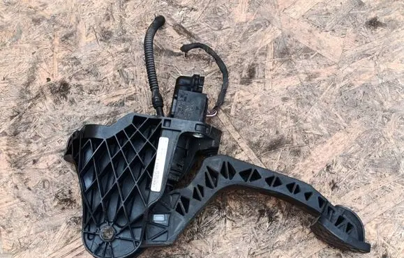 Volkswagen PASSAT B7 Clutch pedal 3C1721059BF 1K0721796