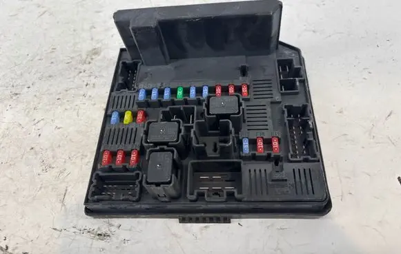 Nissan Qashqai Fuse module 284B7JD00B 519228324 1018418814
