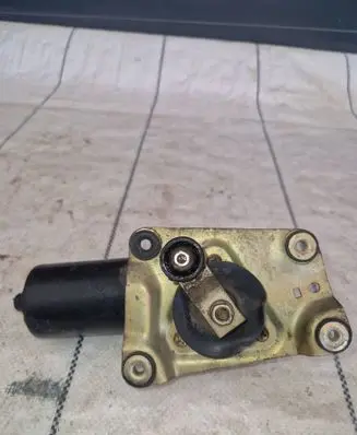 Opel Frontera B Wiper motor