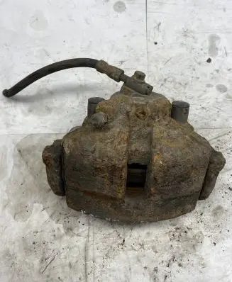 Volkswagen Touran I Front brake caliper