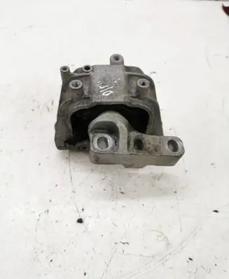 Volkswagen Golf Plus Engine mount bracket