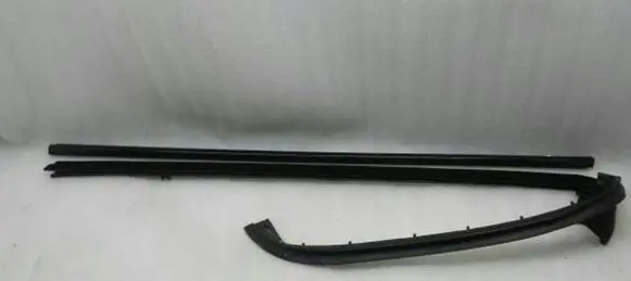BMW 6 E63 E64 Front door rubber seal 7008573