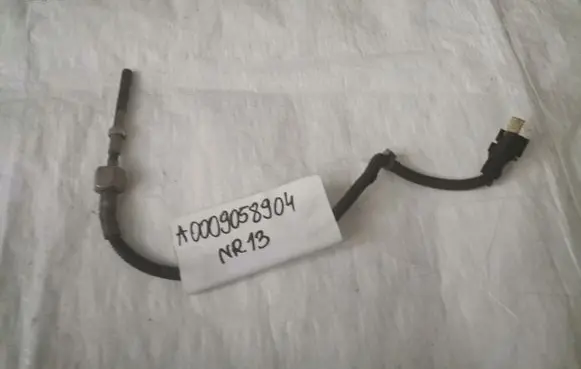 Mercedes-Benz C W205 Lambda probe sensor A0009058904