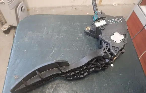 Nissan Micra Accelerator throttle pedal 180021HMOA