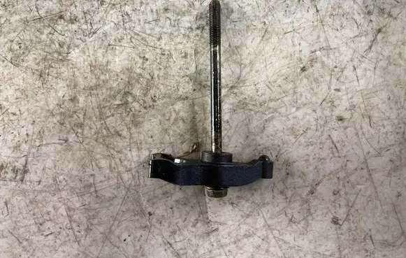 Toyota Land Cruiser (HDJ90) Fuel Injector clamp holder