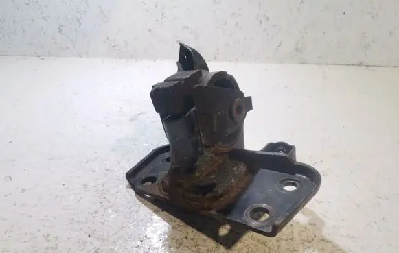 Toyota Verso Engine mount bracket