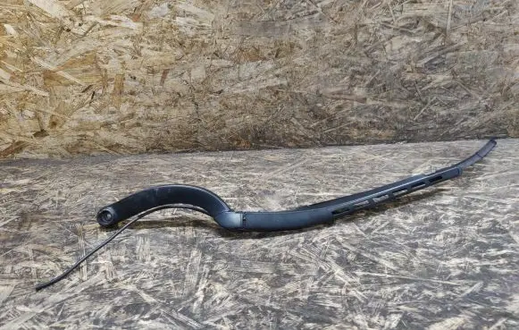 Front wiper blade arm