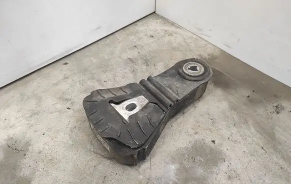 Ford Explorer V Engine mount bracket FB536P082AE