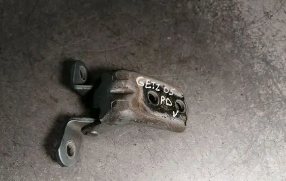 Hyundai Getz Front door upper hinge