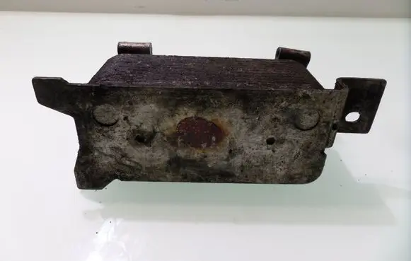 Jaguar S-Type Oil filter mounting bracket