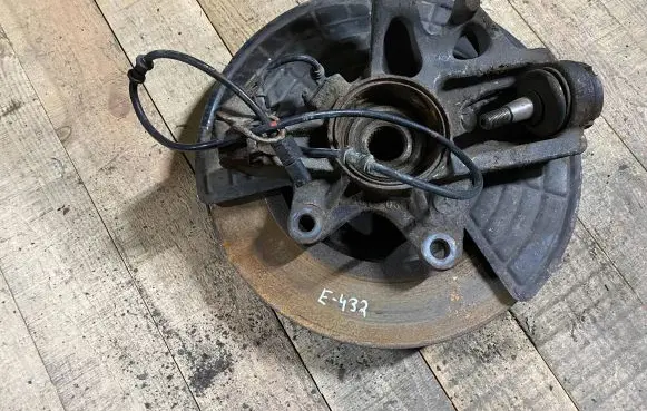 Mercedes-Benz ML W163 Front wheel hub 361036