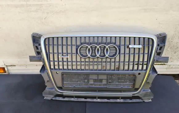 Audi Q5 SQ5 8R Front bumper upper radiator grill 8R0853651