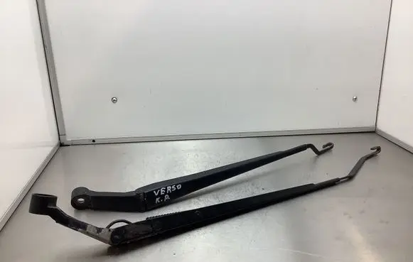 Toyota Corolla Verso AR10 Front wiper blade arm 