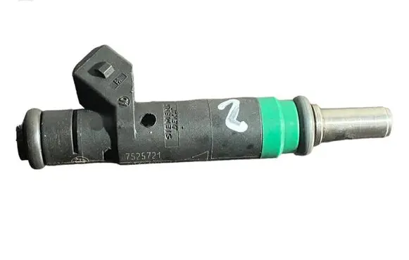 BMW 7 E65 E66 Fuel injector 7525721