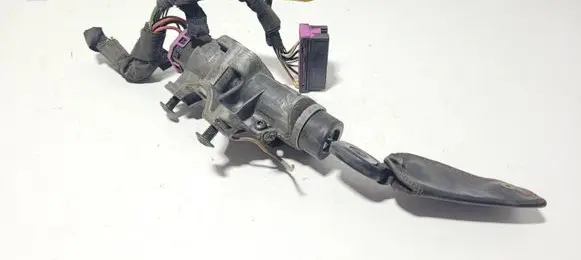 Volkswagen Golf IV Ignition lock 4B0305851C