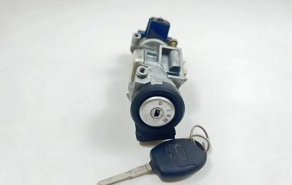 Ford Focus C-MAX Ignition lock 3M513F880AC