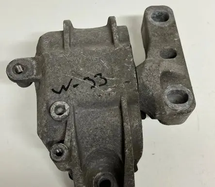 Volkswagen Touran I Engine mount bracket 1K0199262