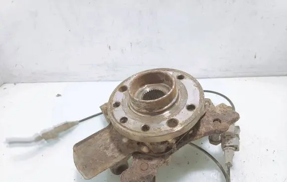 Opel Zafira B Front wheel hub spindle knuckle