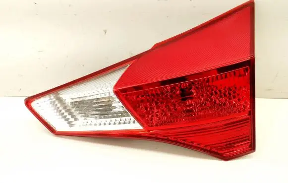 Toyota RAV 4 (XA40) Tailgate rear/tail lights