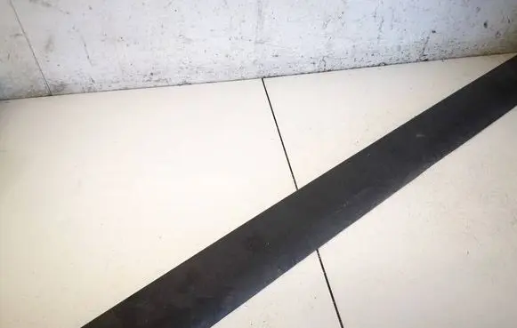 Volkswagen PASSAT B5 Front door trim (molding) 3B0854940B