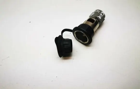 Chrysler 300 - 300C 12 V Socket (rear) VC23207A