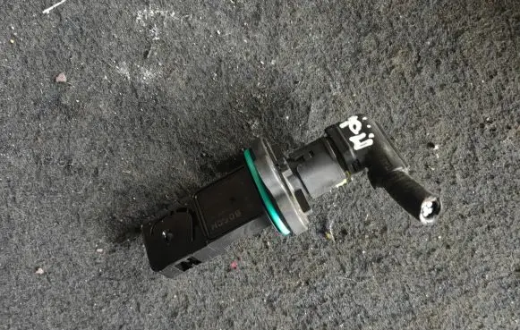 Opel Mokka Mass air flow meter 0281006311