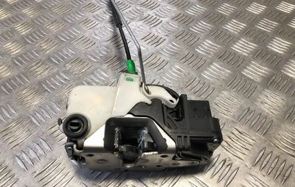 Opel Insignia A Rear door lock 3023804 AV113102008 00182151
