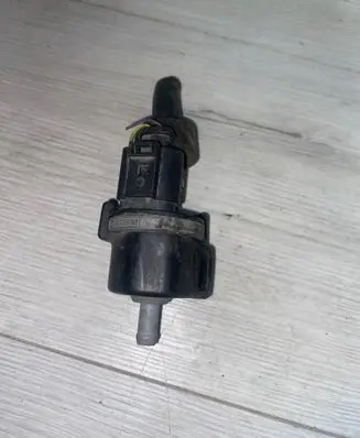 Audi A4 S4 B6 8E 8H Valve vacuum 06b133459