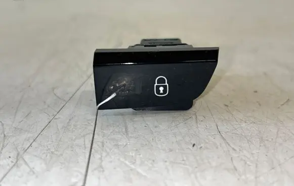 Citroen C4 II Picasso Central locking switch button 9678101077