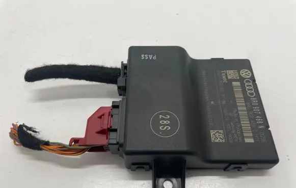 Audi A4 S4 B8 8K Gateway control module 8R0907468N