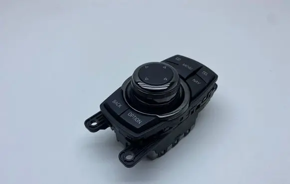 Head unit multimedia control