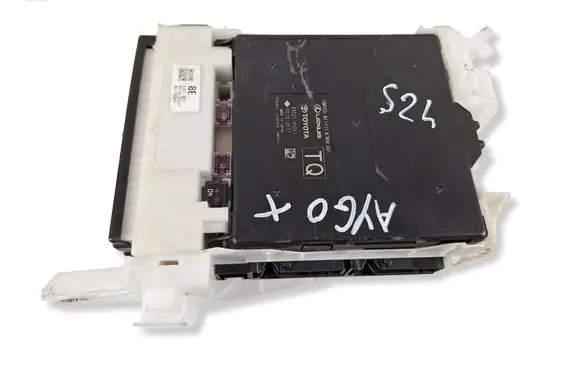 Toyota Aygo X Fuse module 892210H051 8273070031