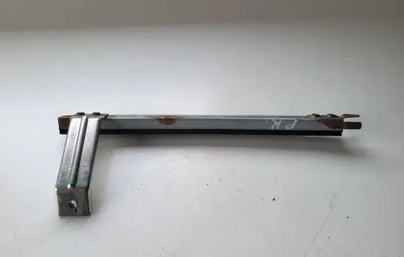 Nissan Qashqai Front door windshield rail 