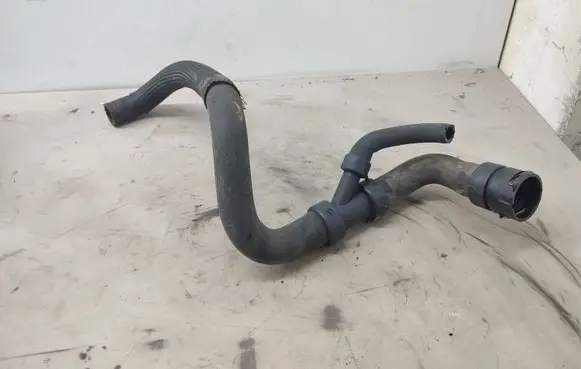 Volvo V70 Engine coolant pipe/hose