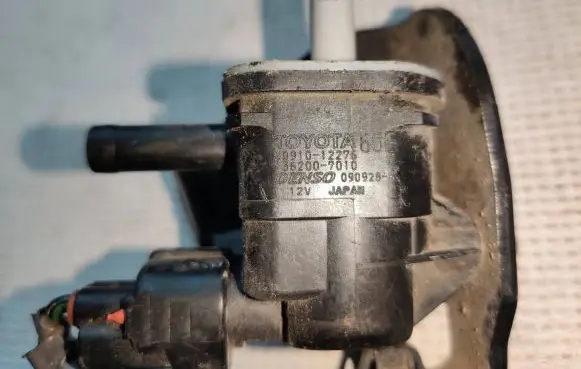 Toyota Avensis T250 Turbo solenoid valve 9091012276