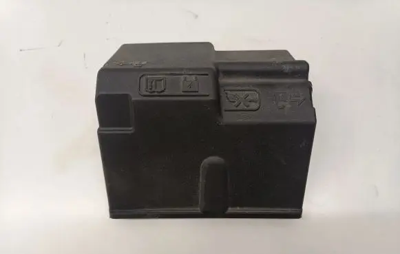 Opel Insignia B Fuse box cover 84068679
