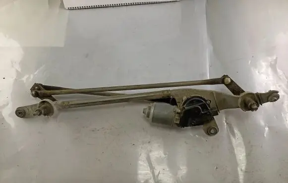 Front wiper linkage and motor