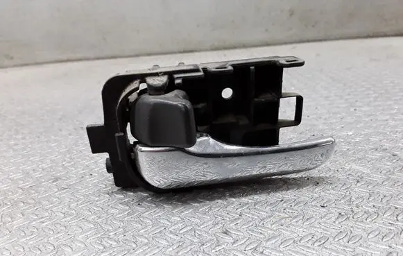 Nissan X-Trail T30 Rear door interior handle