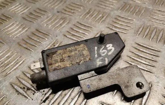 Mercedes-Benz ML W163 Aerial antenna amplifier 1638200089