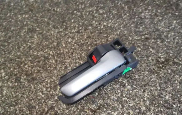 Nissan Pixo Front door interior handle 8311075J0
