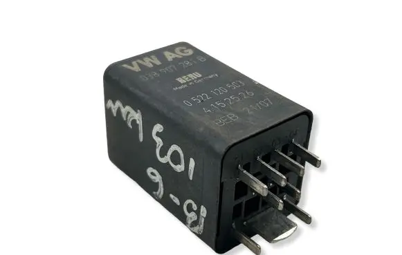 Volkswagen PASSAT B6 Glow plug pre-heat relay 038907281B 4152526 0522120503