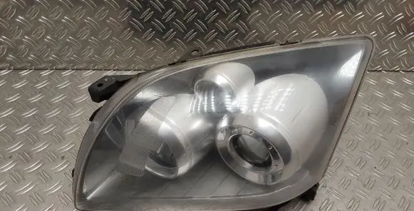 Toyota Avensis T250 Headlight/headlamp 8596724010