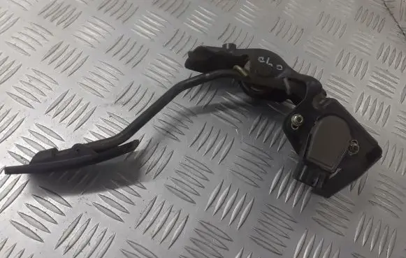 Toyota Avensis Verso Accelerator throttle pedal 73111-35030