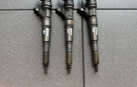 BMW 5 E60 E61 Fuel injector 0445110161