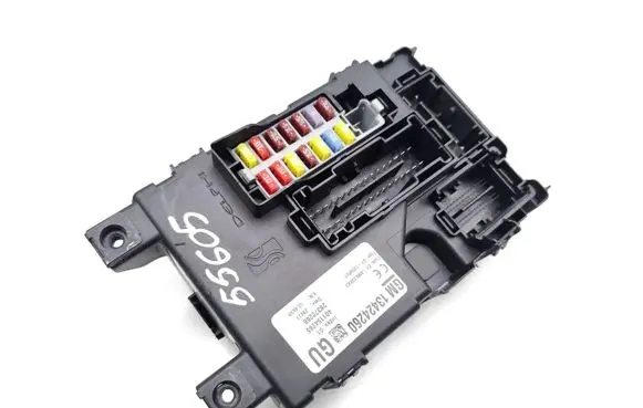 Opel Corsa D Fuse module 13424260 28372268 401154265