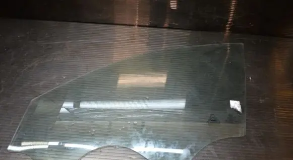 KIA Ceed Front door window glass four-door