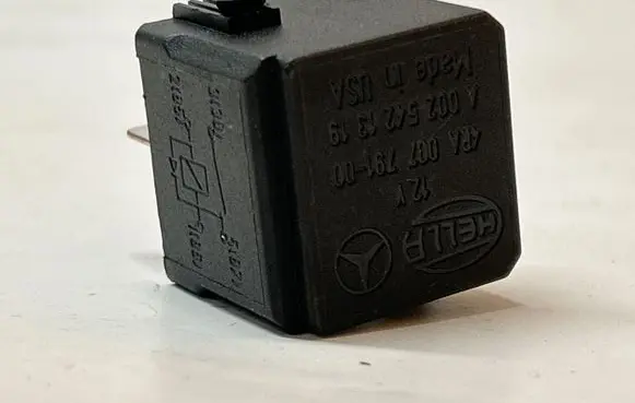 Mercedes-Benz C W203 Other relay A0025421319 4RA00779100